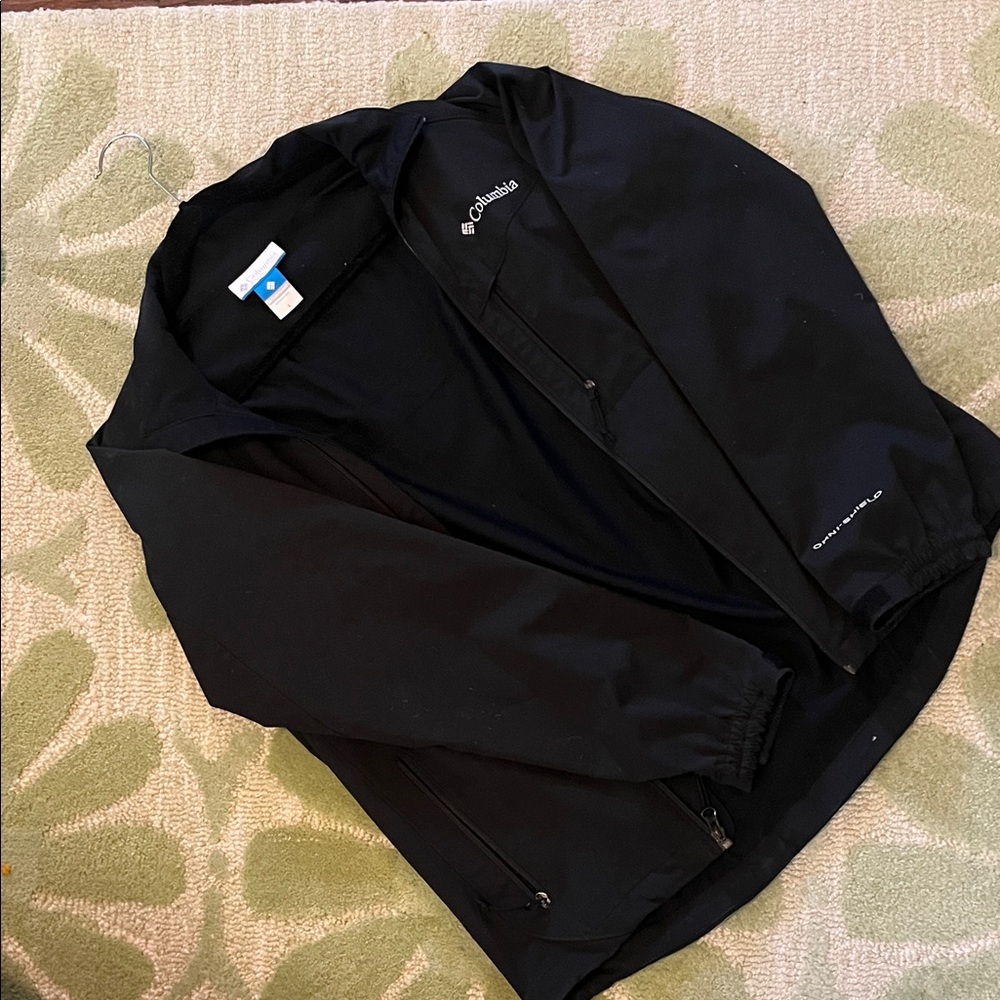 Columbia Men's Classic Black Windbreaker